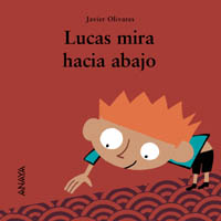 LUCAS MIRA HACIA ARRIBA