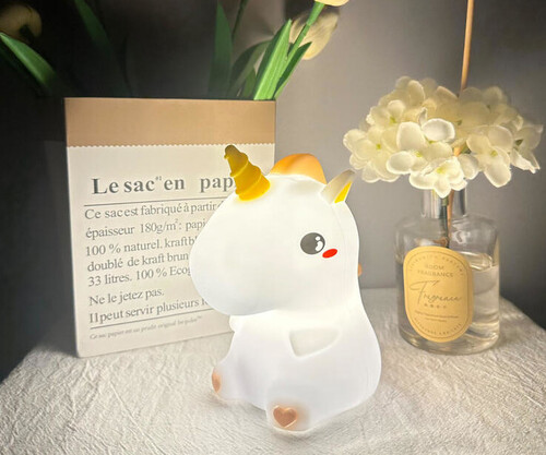 LAMPARA QUITAMIEDOS UNICORNIO SILICONA LUZ LED CAMBIA COLOR