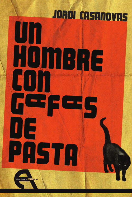 UN HOMBRE CON GAFAS DE PASTA