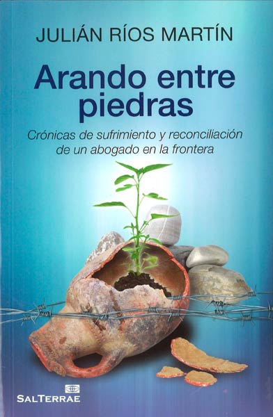 ARANDO ENTRE PIEDRAS