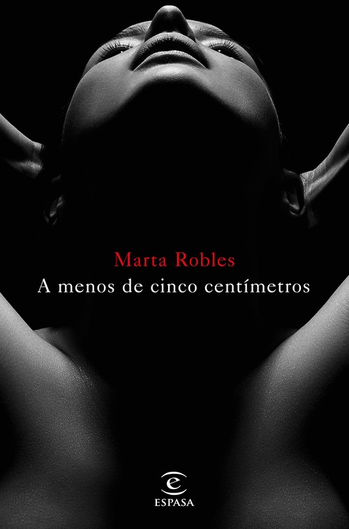 A MENOS DE CINCO CENTIMETROS