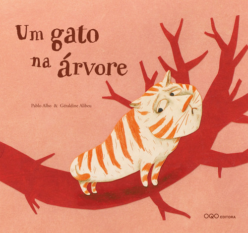 UM GATO NA ARVORE