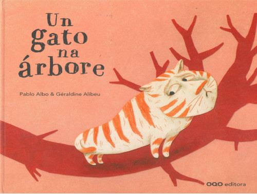 UN GATO NA ARBORE